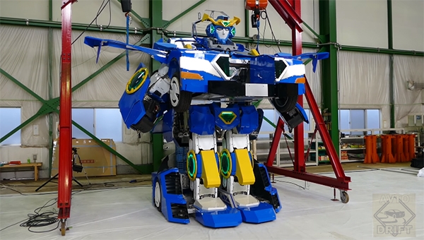 270418 15 - В Японии создали реального робота, трансформирующегося в управляемую машину