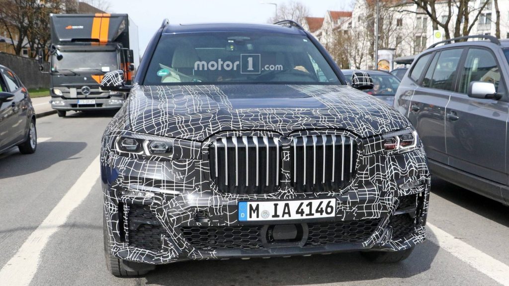 bmw x7 spy photo1 2 1024x576 - Всё тайное становится явным: опубликованы фотографии интерьера BMW X7 2019