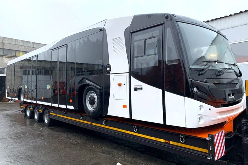 g1225 08 2 - Минский автомобильный завод забыл представить новый перронный автобус